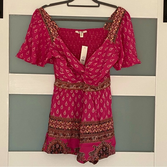 Francesca’s keyhole pink romper - Picture 1 of 4